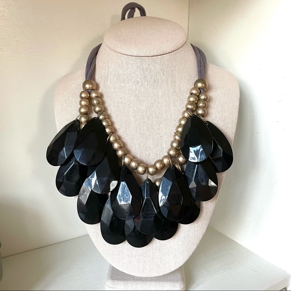 Francesca’s Collections Statement Necklace - Picture 2 of 6